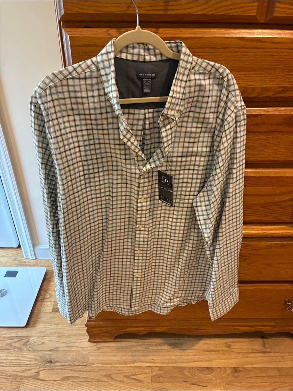 Van Heusen Men's Blue and White Plaid Button-Down Shirt